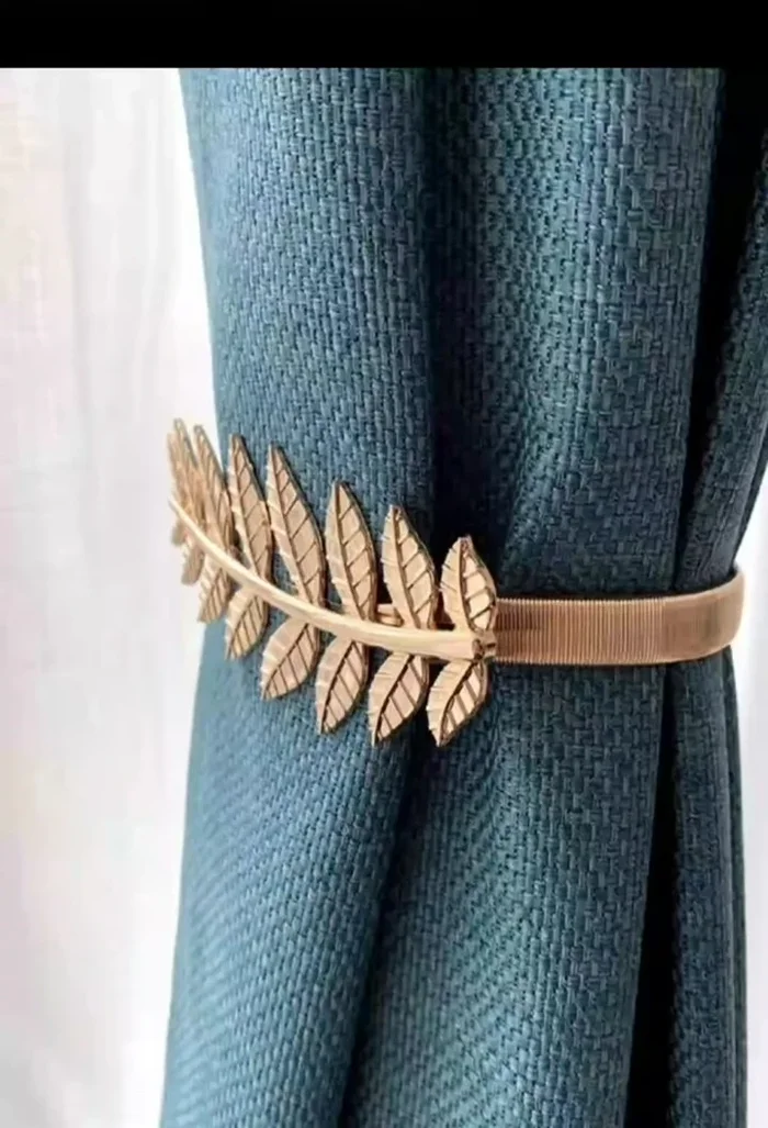 Nature-Inspired Design: Select metal tiebacks with leaves, branches, or butterflies for a cozy, rustic ambiance.
