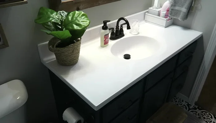 Replace countertop with solid white.