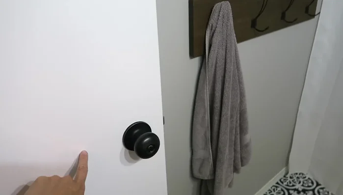 Paint walls Sherwin Williams Repose Gray.