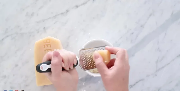 In a mason jar or double boiler, combine 1 tablespoon jojoba oil, 3 tablespoons pine resin, and the grated beeswax.