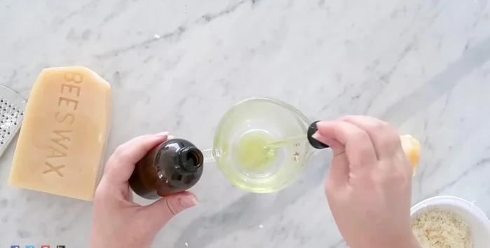 In a mason jar or double boiler, combine 1 tablespoon jojoba oil, 3 tablespoons pine resin, and the grated beeswax.