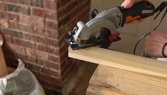 Cut off the excess wood at the 3-inch mark.